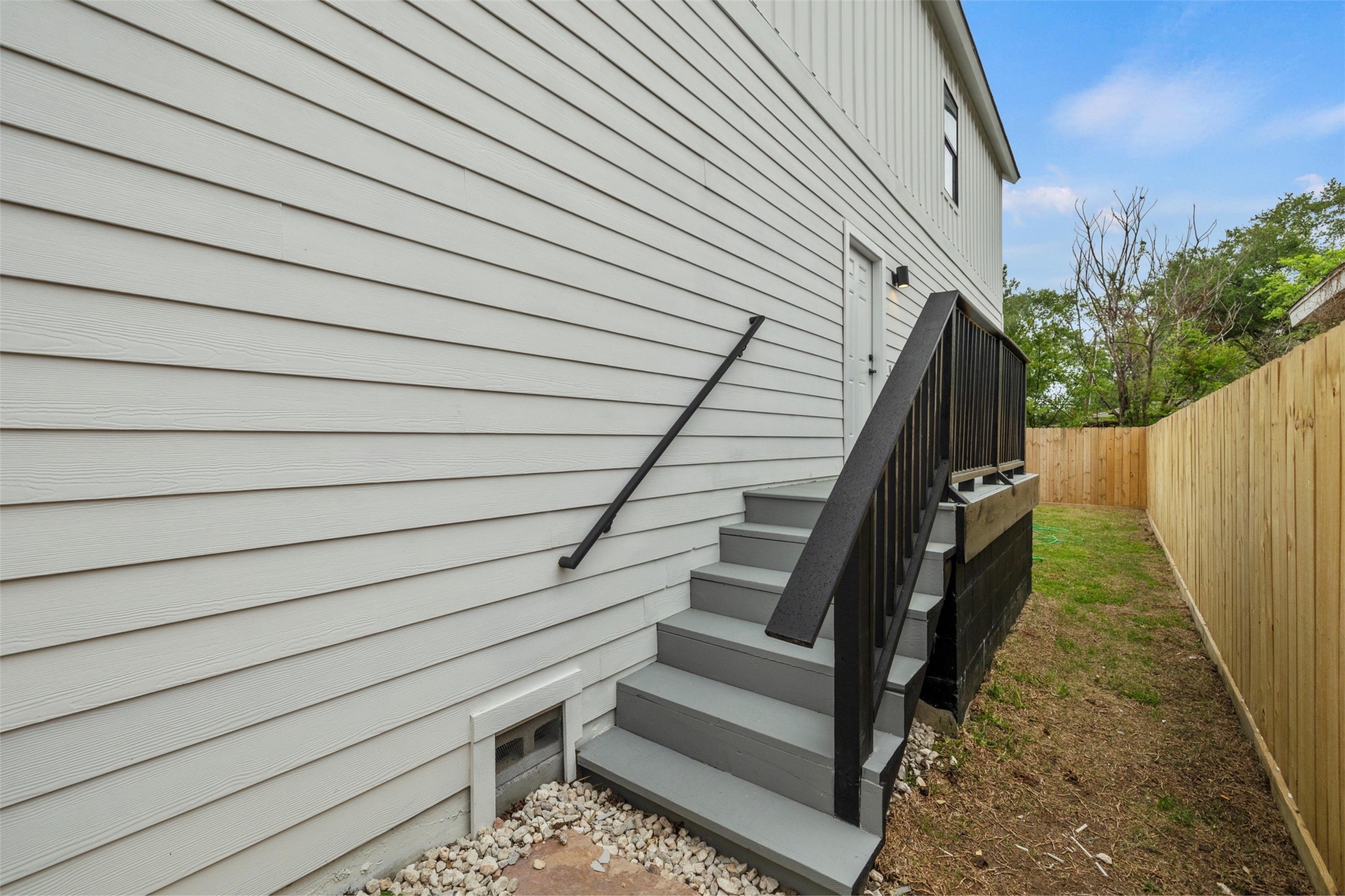 727 East 40th Street Houston, TX 77022 - Photo 20 of 22 a view of entryway with wooden floor