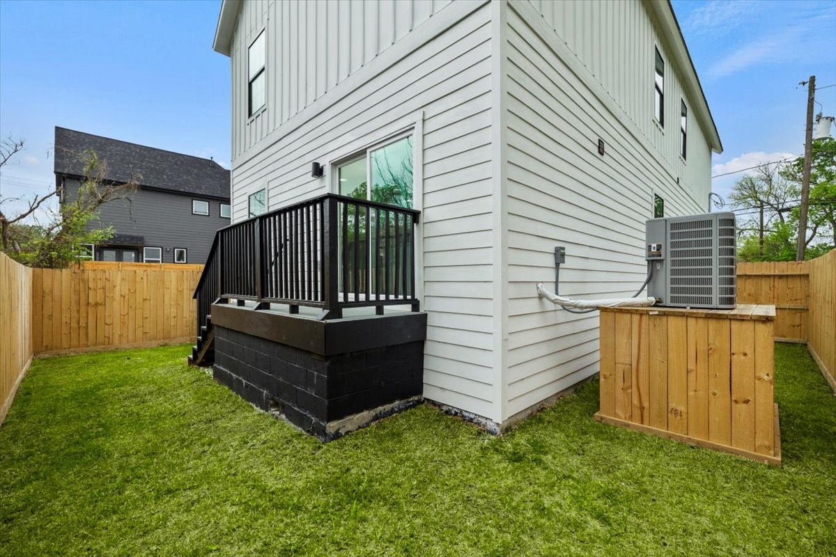 727 East 40th Street Houston, TX 77022 - Photo 22 of 22 a view of a chair in the backyard