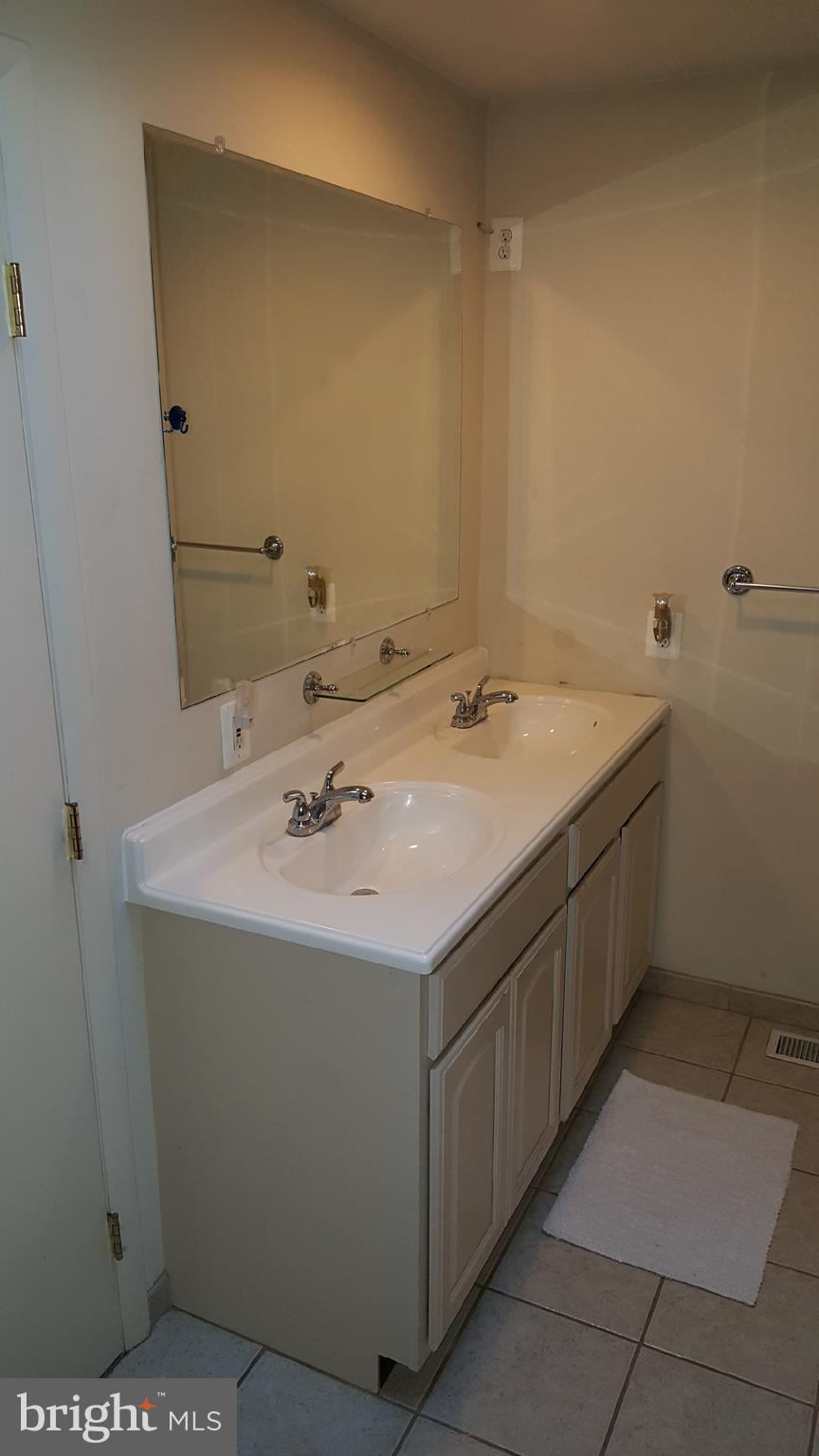 9002 Ardmore Road Springdale, MD 20706 - Photo 15 of 21 Bath (Master)
