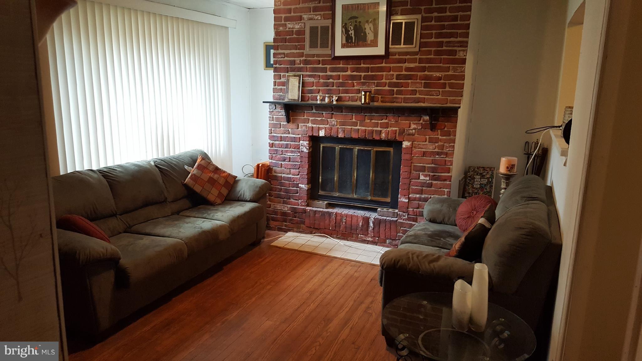 9002 Ardmore Road Springdale, MD 20706 - Photo 7 of 21 Living Room