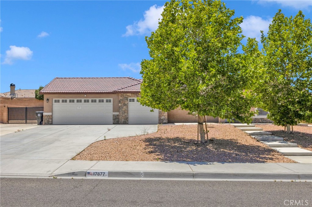17877 Cabazon Road Apple Valley, CA 92307 - Photo 2 of 41