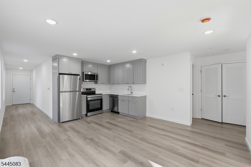 566 Springfield Avenue, Unit 305 Newark, NJ 07103 - Photo 6 of 11
