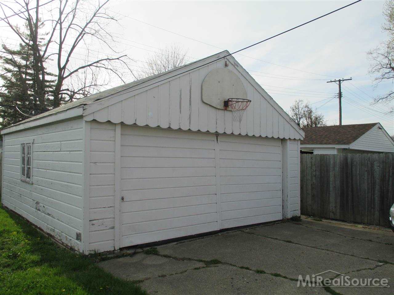 21821 Rausch Avenue Eastpointe, MI 48021 - Photo 14 of 15 31192182-13.JPG