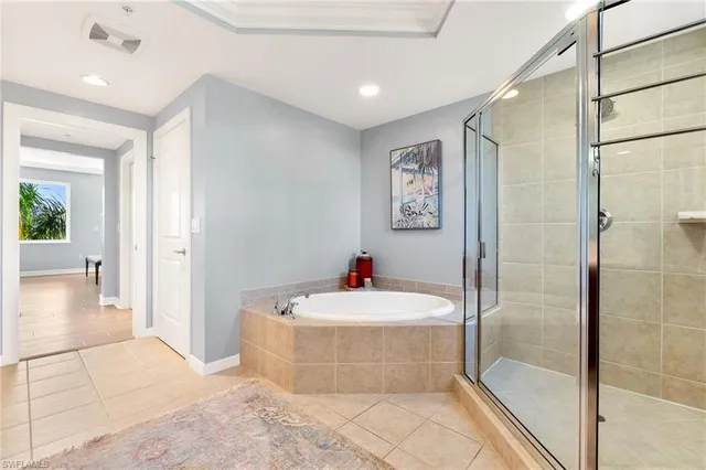 a en suite bathroom with a shower