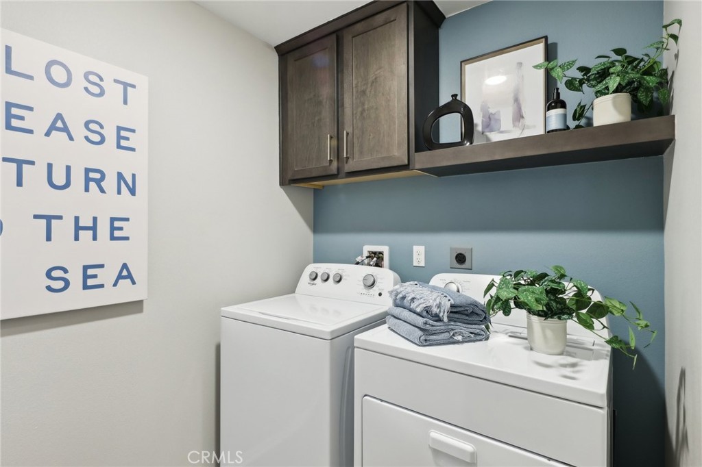 15535 April Dawn Way, Unit 1 Fontana, CA 92336 - Photo 14 of 16 a utility room with dryer and washer