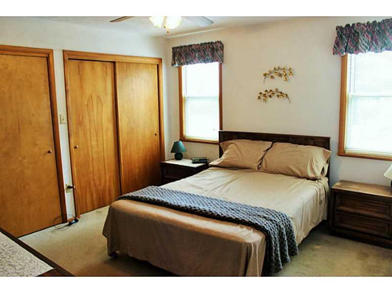 14 Leon Road Green Tree, PA 15220 - Photo 16 of 20 Master Bedroom.