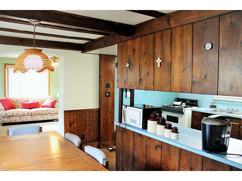 14 Leon Road Green Tree, PA 15220 - Photo 7 of 20 Dining Room.