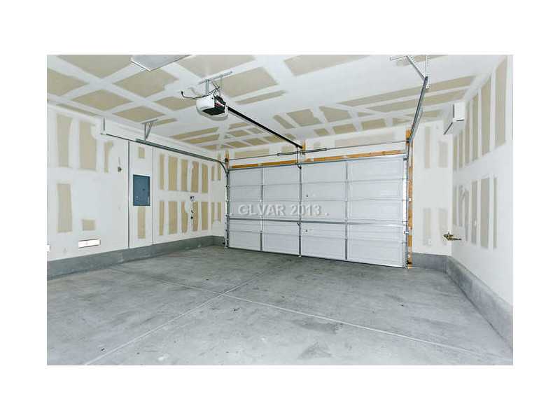 2624 Rue Toulouse Avenue Henderson, NV 89044 - Photo 9 of 26 Property Photo. Garage