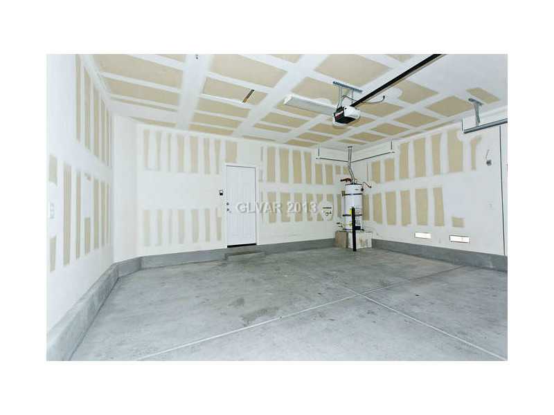 2624 Rue Toulouse Avenue Henderson, NV 89044 - Photo 10 of 26 Property Photo. Garage