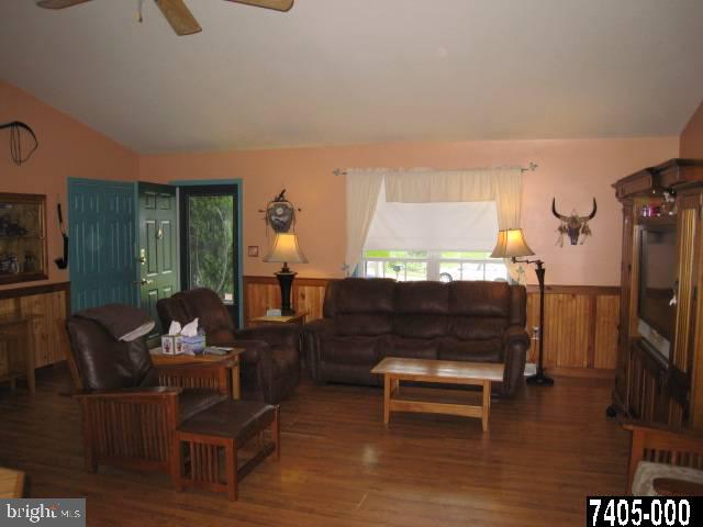 185 Coventry Cross Road Mount Wolf, PA 17347 - Photo 2 of 18 Gallery Image 2