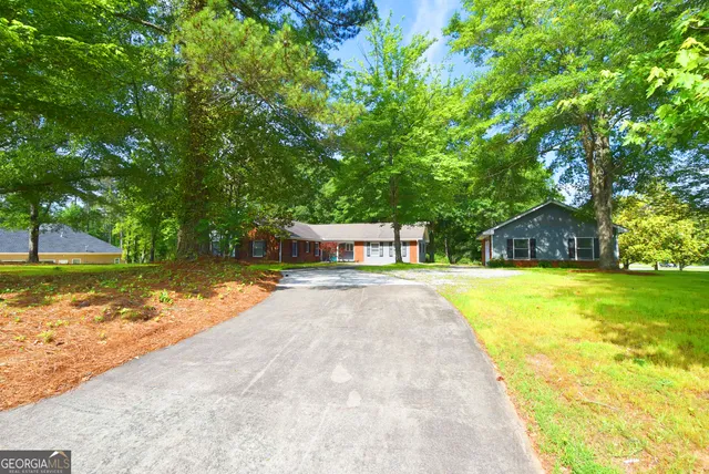 a house view with a outdoor space