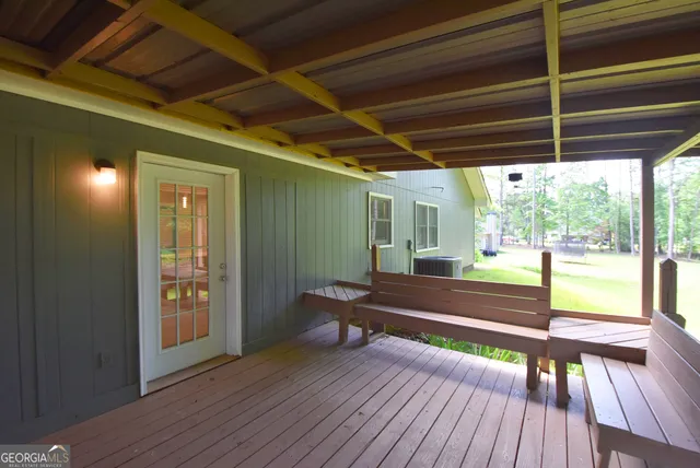 a view of empty room with windows