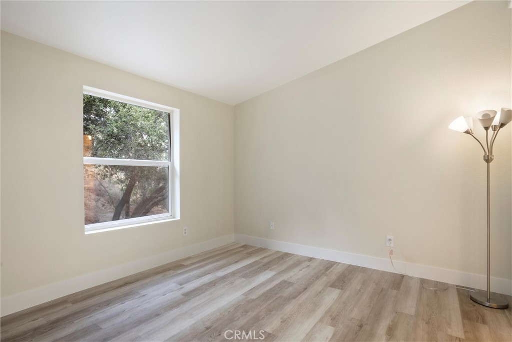 3550 Ardana Road Paso Robles, CA 93446 - Photo 19 of 23 an empty room with a window