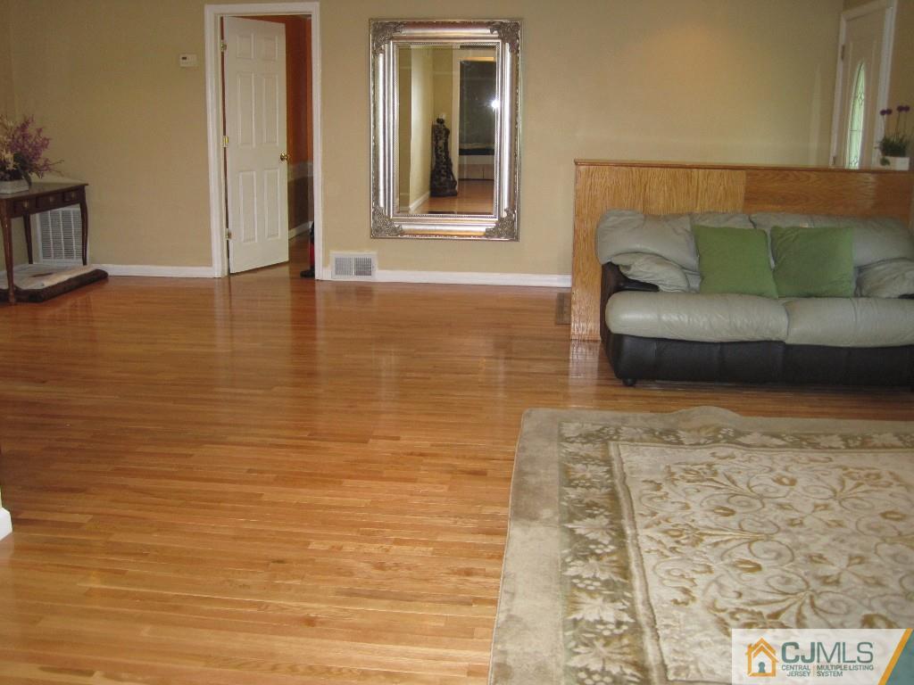 26 Richard Road Edison, NJ 08820 - Photo 3 of 18