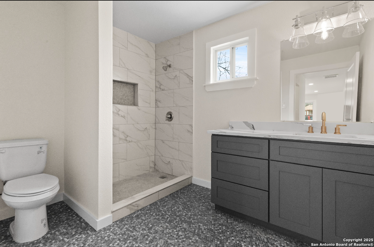 601 West Moore Avenue Devine, TX 78016 - Photo 14 of 18