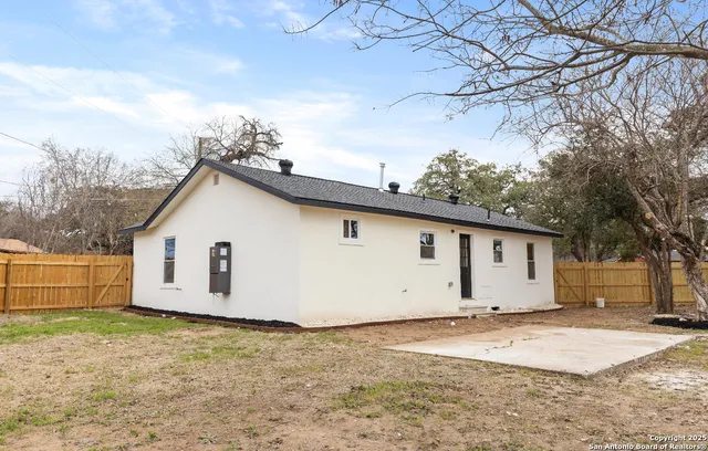 $219,000 | 601 West Moore Avenue, Devine, TX 78016