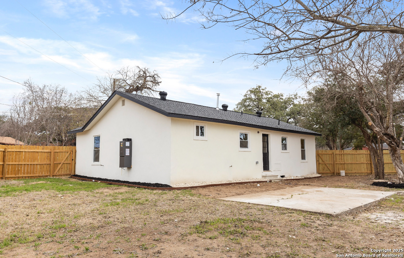 601 West Moore Avenue Devine, TX 78016 - Photo 18 of 18