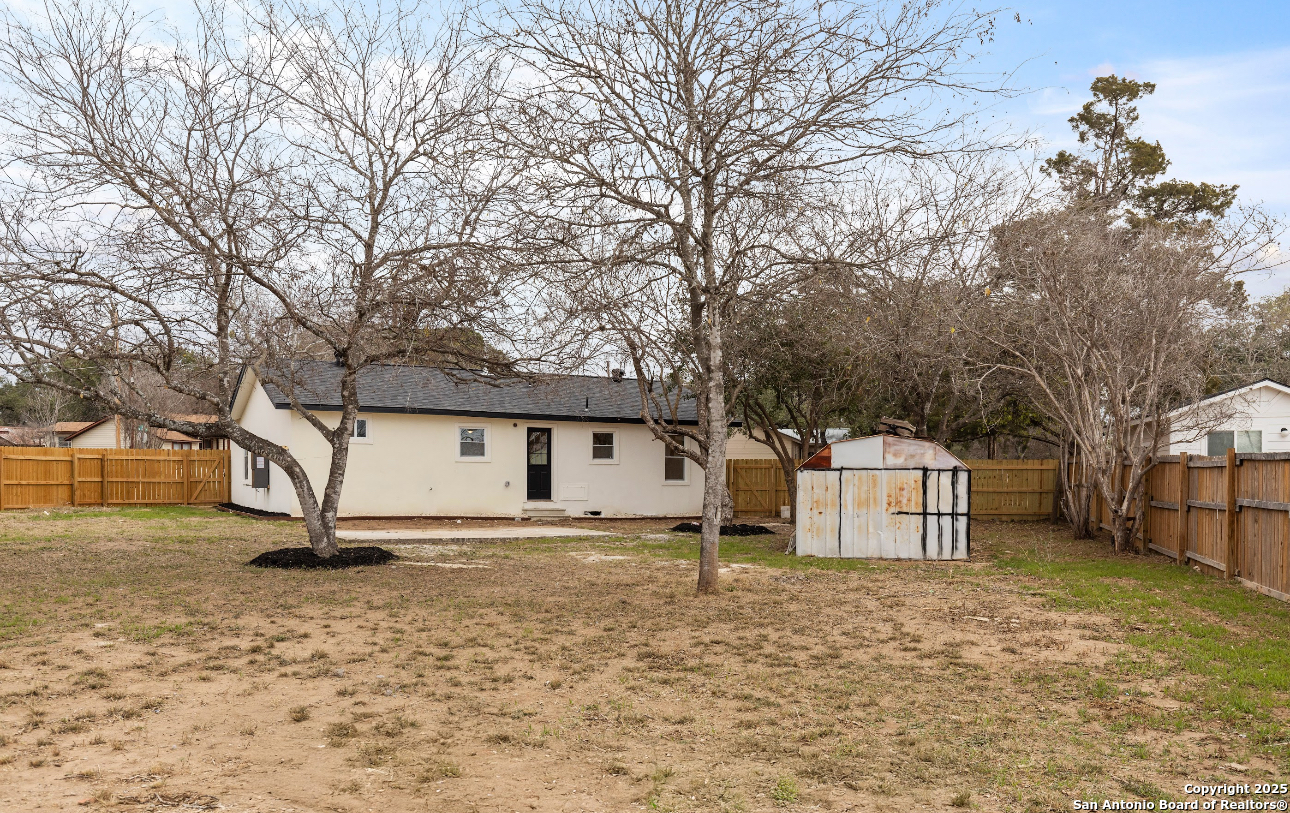 601 West Moore Avenue Devine, TX 78016 - Photo 3 of 18