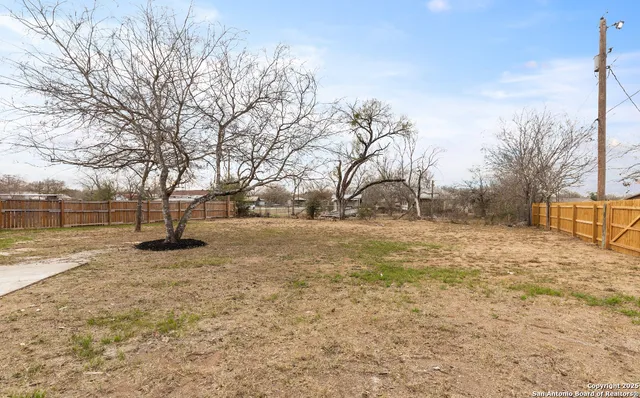 $219,000 | 601 West Moore Avenue, Devine, TX 78016