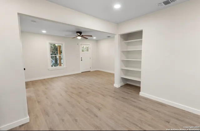 $219,000 | 601 West Moore Avenue, Devine, TX 78016