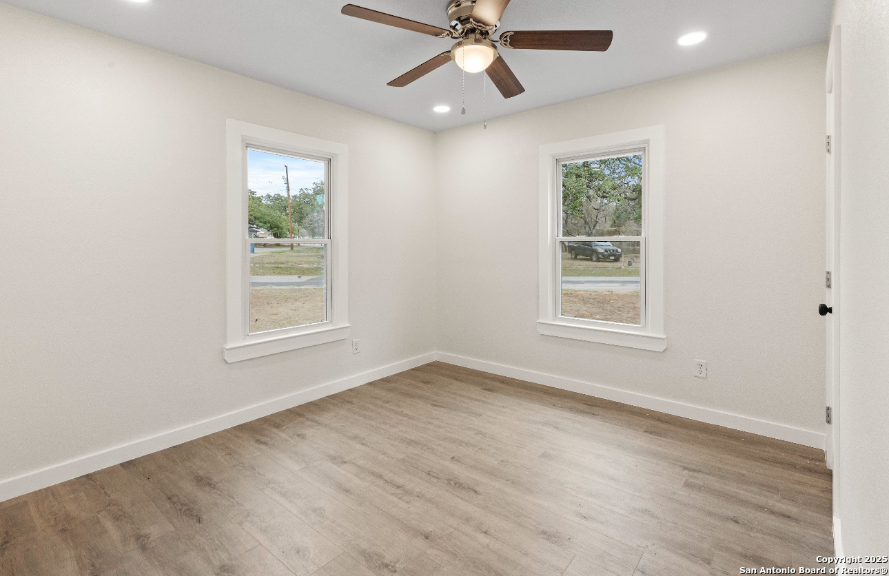 601 West Moore Avenue Devine, TX 78016 - Photo 10 of 18