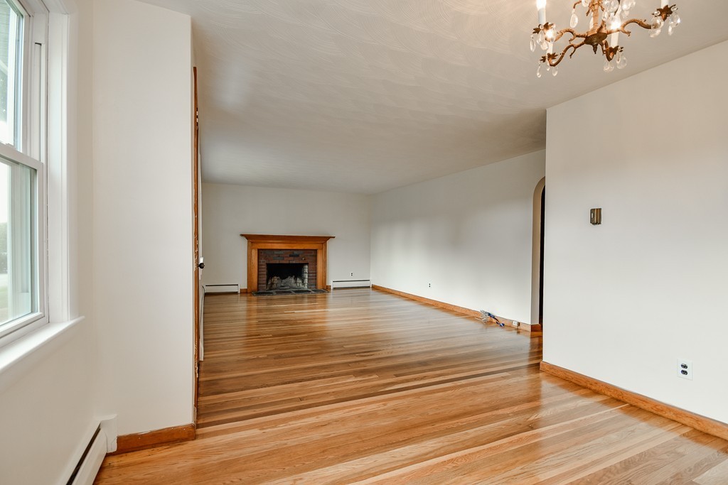 13 Antrim Road Framingham, MA 01701 - Photo 5 of 8 Gallery Image 5