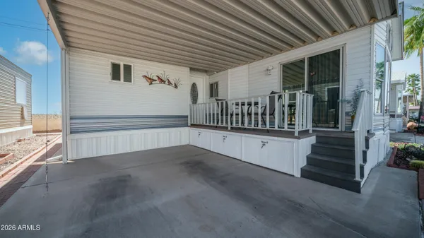 a view of a livingroom with furniture