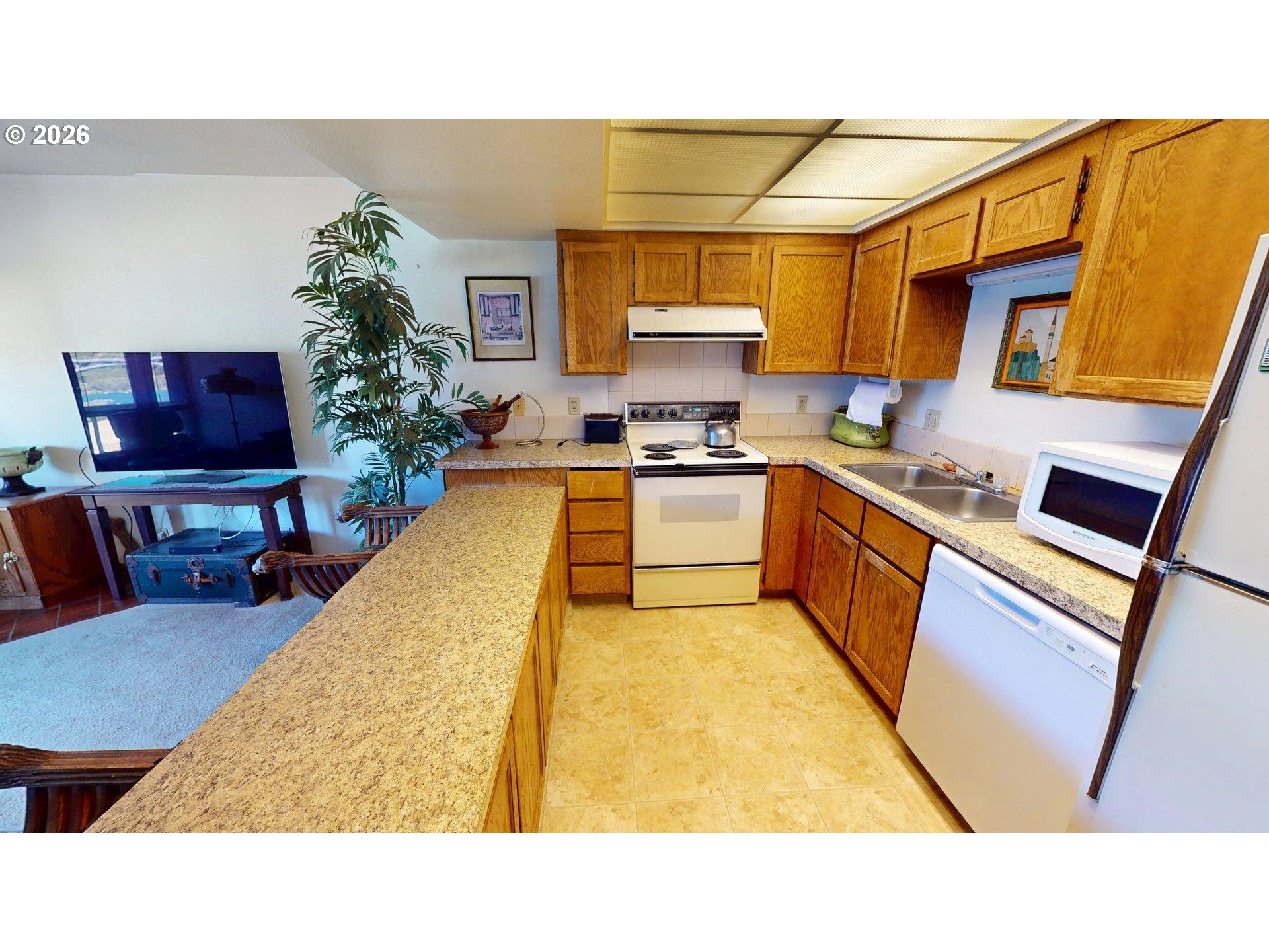 94304 Wedderburn Loop, Unit 414 Gold Beach, OR 97444 - Photo 5 of 19 Kitchen