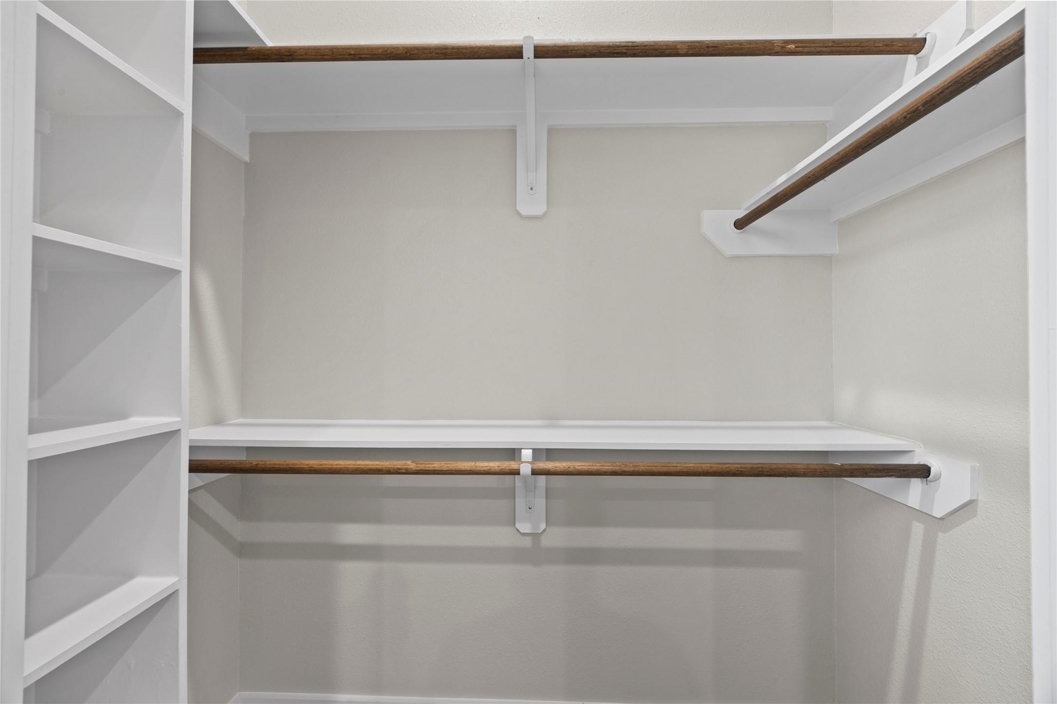 4384 Fiesta Lane Houston, TX 77004 - Photo 5 of 11 a close view of closet