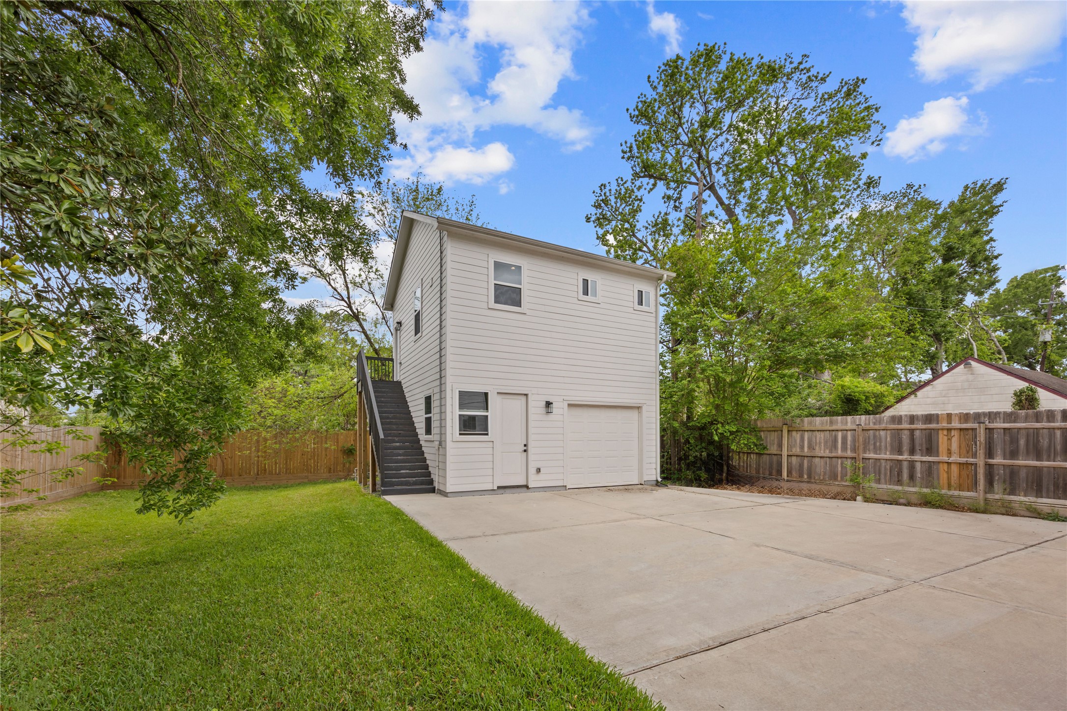 4384 Fiesta Lane Houston, TX 77004 - Photo 10 of 11 a view of garage and yard