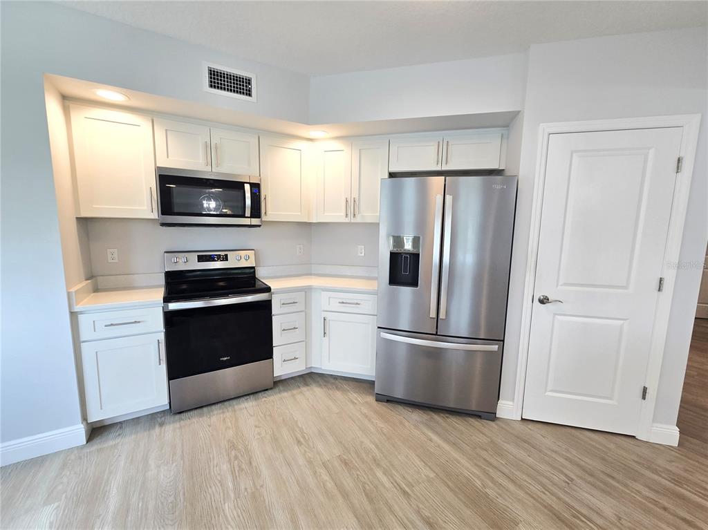 960 Starkey Road, Unit 9206 Largo, FL 33771 - Photo 9 of 79 Gallery Image 9