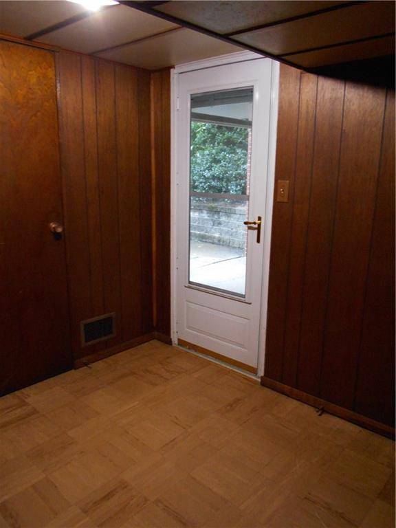 652 Filmore Road Pittsburgh, PA 15221 - Photo 21 of 24 Mud room just inside the garage man door measures 7 x 7.