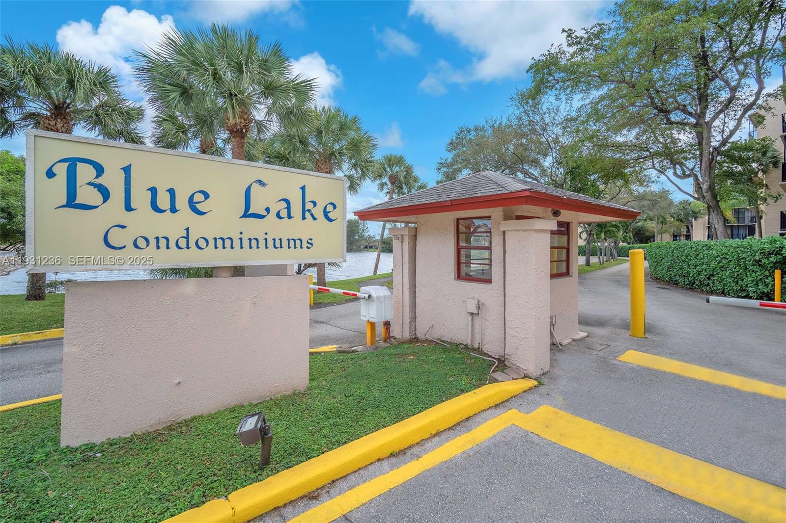 3370 Beau Rivage Drive, Unit 3N Pompano Beach, FL 33064 - Photo 37 of 38 a view of backyard with a barn and a park