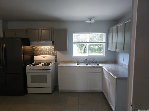 $1,425 | 5619 Stonybrook Drive, San Antonio, TX 78242