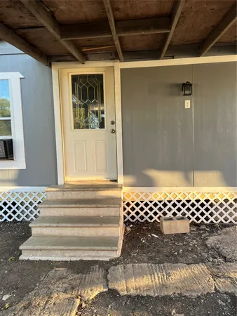 $1,100 | 305 7th Street, Rosenberg, TX 77471