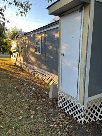 $1,100 | 305 7th Street, Rosenberg, TX 77471