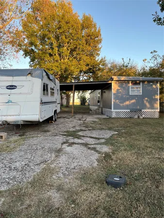 $1,100 | 305 7th Street, Rosenberg, TX 77471