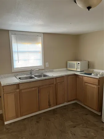 $1,100 | 305 7th Street, Rosenberg, TX 77471