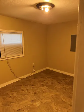 $1,100 | 305 7th Street, Rosenberg, TX 77471