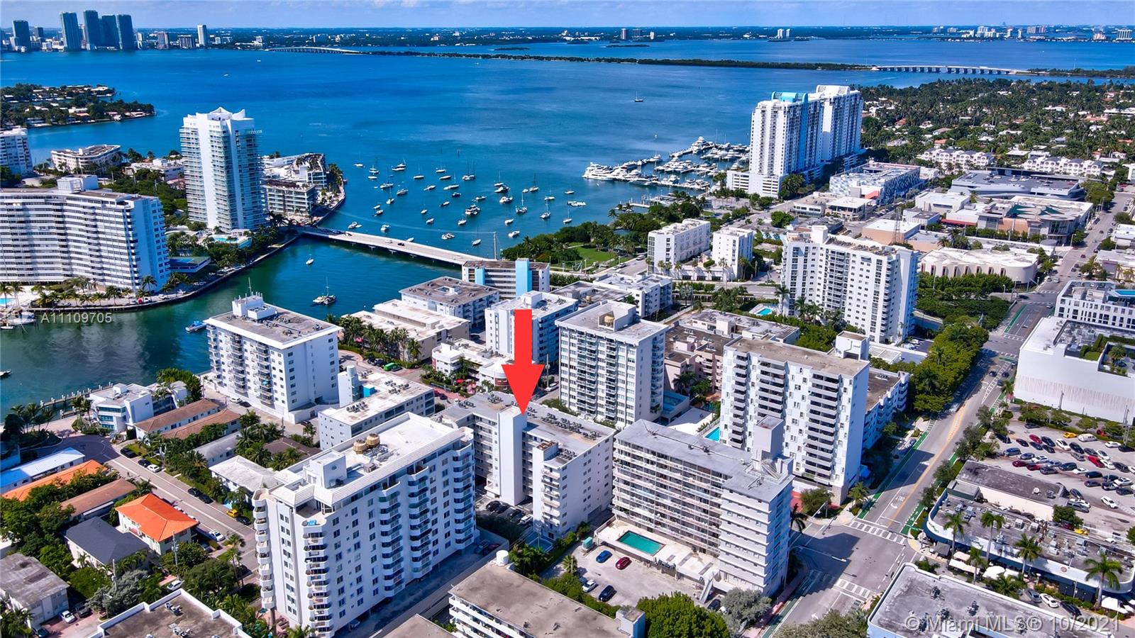 1340 Lincoln Road, Unit 806 Miami Beach, FL 33139 - Photo 32 of 48 an aerial view of city and lake