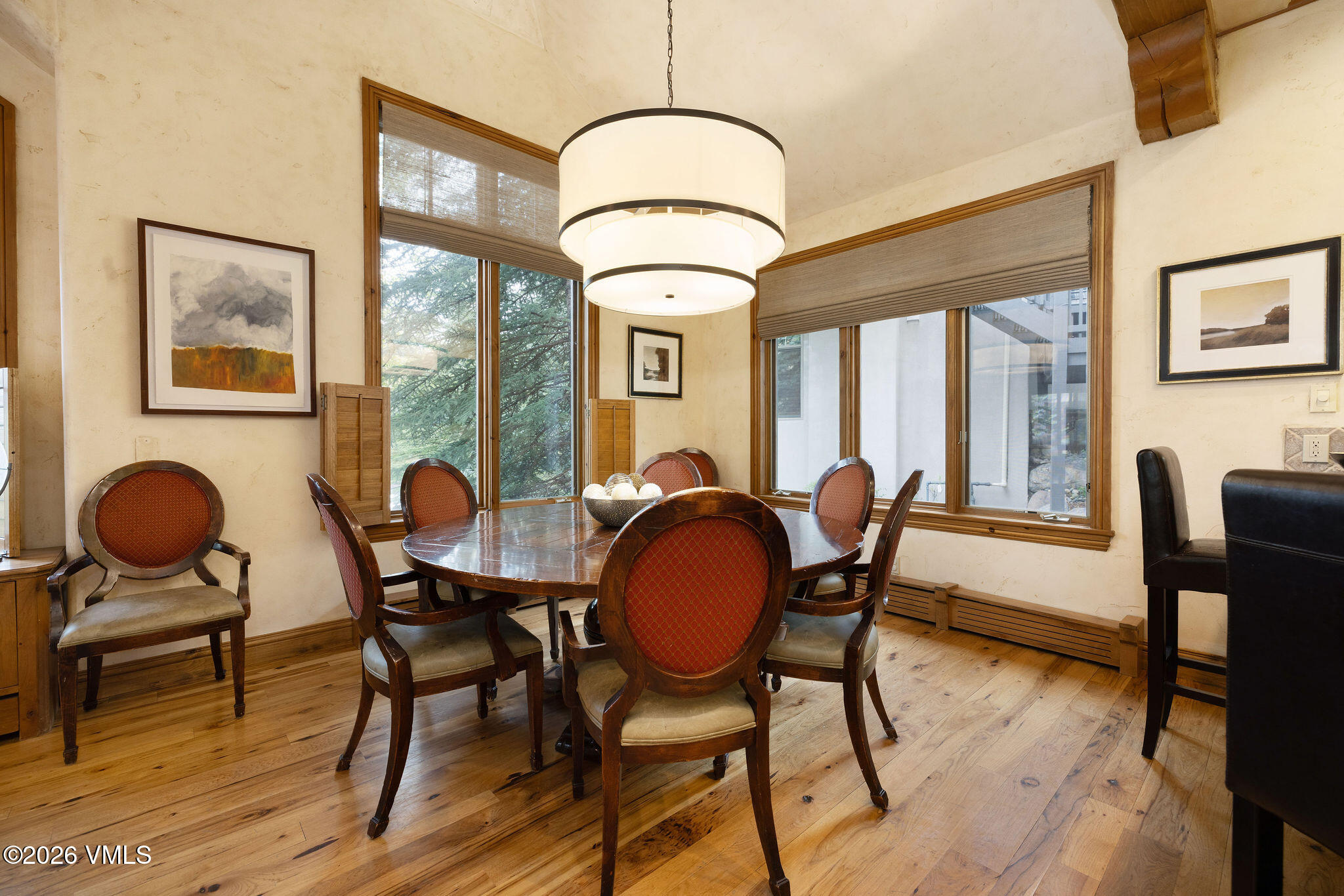 Village_th_ironhorse_2_interior_dining
