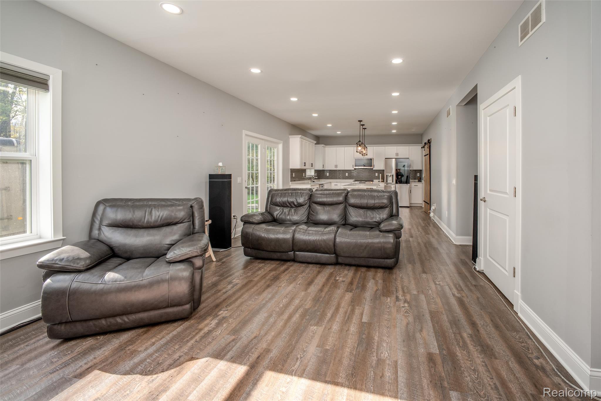 11913 Tuttle Hill Road Willis, MI 48191 - Photo 5 of 32 5.jpg