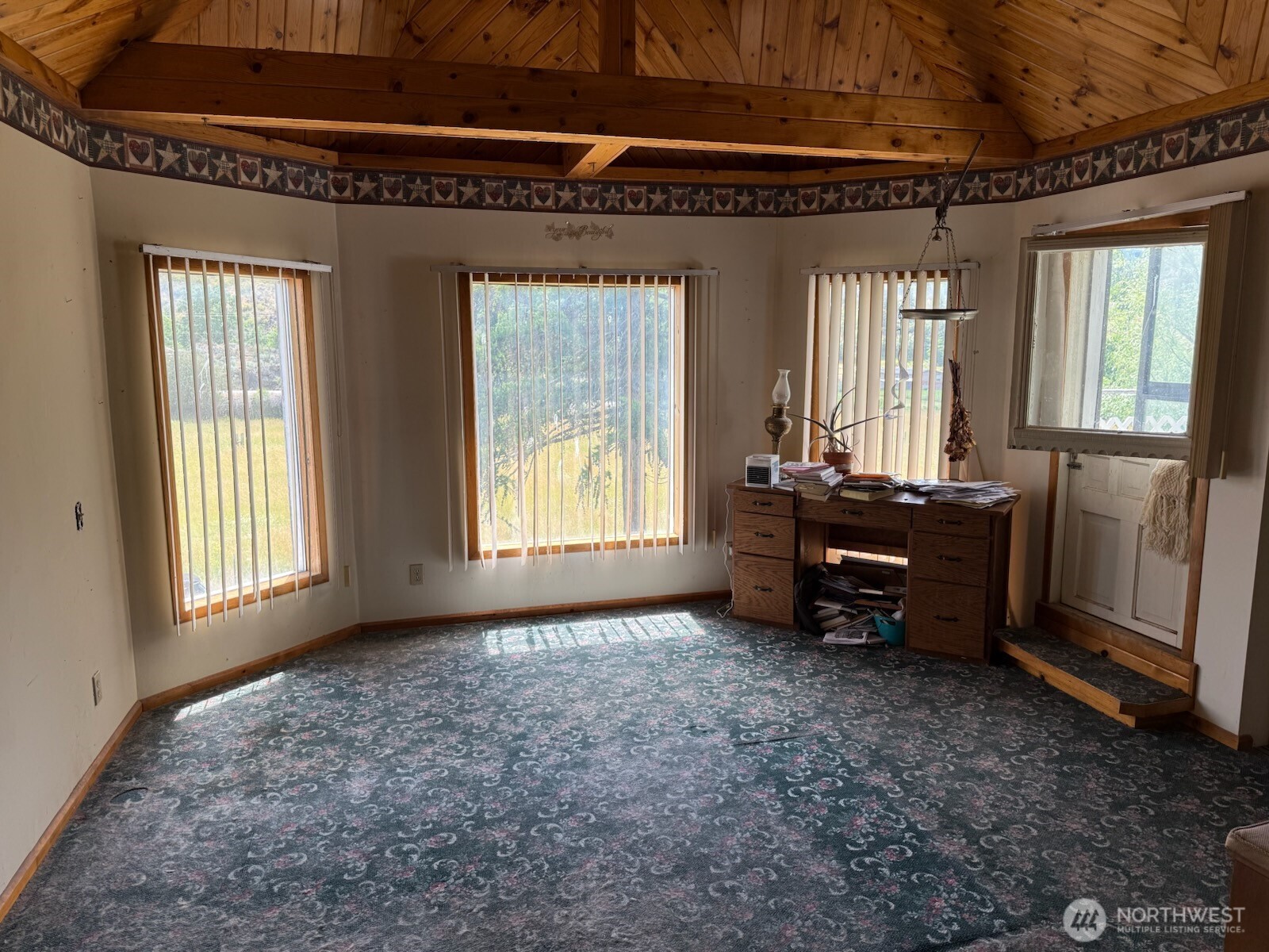 1112 Loomis-Oroville Road Loomis, WA 98827 - Photo 13 of 40 an empty room with windows