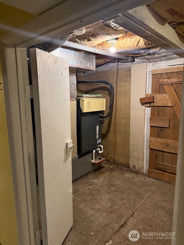 1112 Loomis-Oroville Road Loomis, WA 98827 - Photo 19 of 40 a view of a room with gym equipment