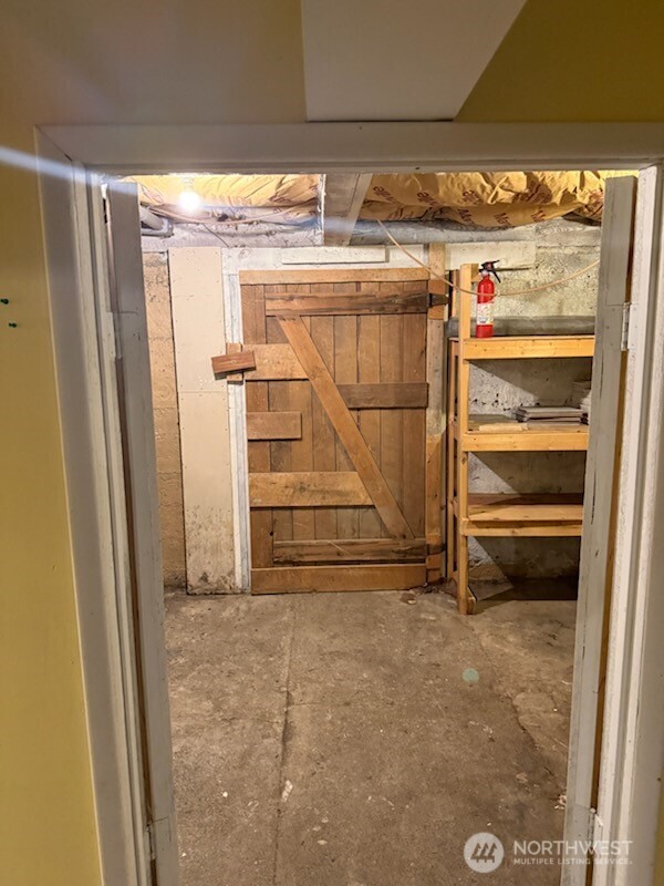 1112 Loomis-Oroville Road Loomis, WA 98827 - Photo 20 of 40 a view of storage and utility room