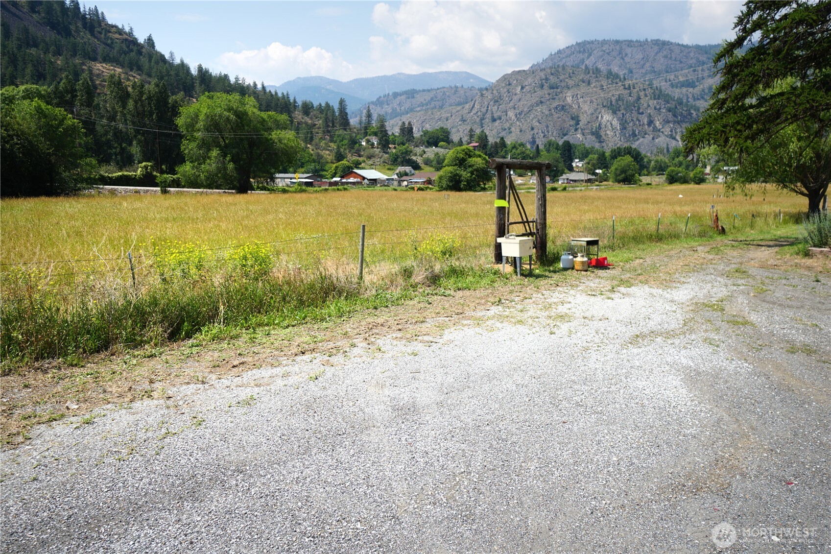 1112 Loomis-Oroville Road Loomis, WA 98827 - Photo 23 of 40 a view of a field with an ocean