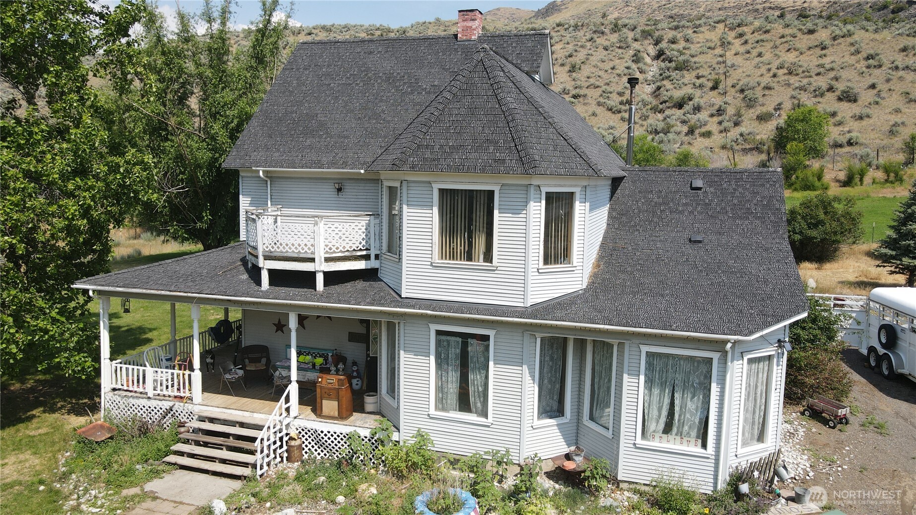 1112 Loomis-Oroville Road Loomis, WA 98827 - Photo 3 of 40 front view of a house with a small yard