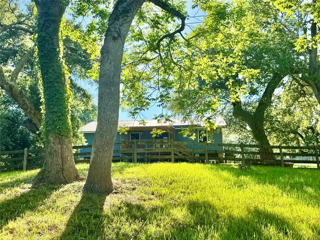 $247,200 | 17 Oakhollow, Palacios, TX 77465