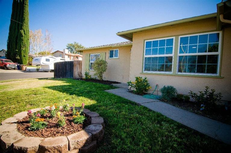 30 Rio Via Oak View, CA 93022 - Photo 1 of 23 a view of a house with backyard and garden