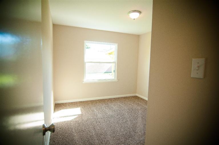 30 Rio Via Oak View, CA 93022 - Photo 18 of 23 a view of room with window